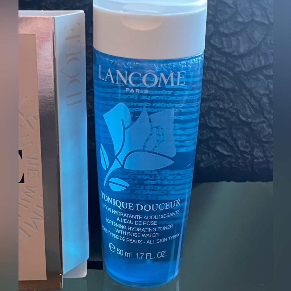 💖 Host Pick 💖 Lancôme
LOOK at all of this! (ea page has more!)
Cosmetics Bundle - Picture 4 of 8